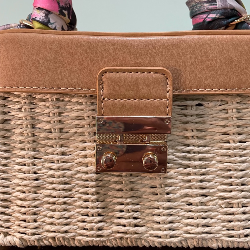 💕Adorable Mini Straw Crossbody Purse with Scarf - Picture 4 of 10